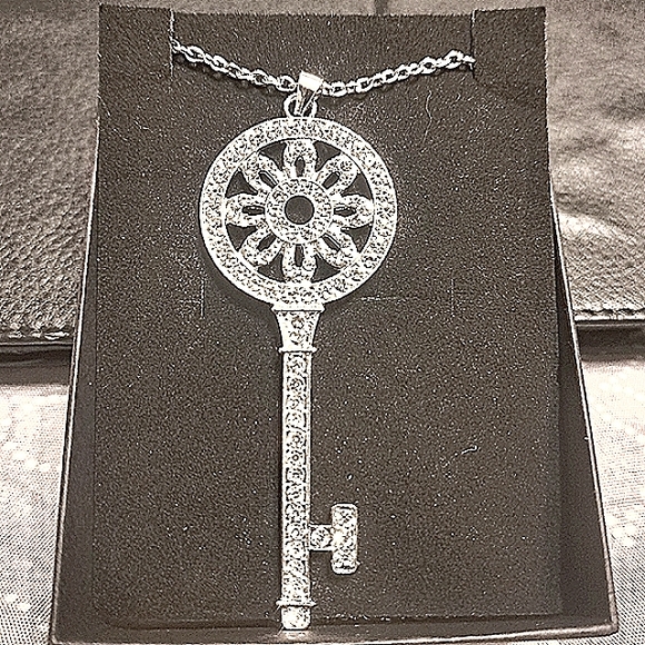 Crystal Palace Jewelry - NEW Silver Key Crystal rhinestone Pendant Necklace 18"-22" Chain Zirconia NWT